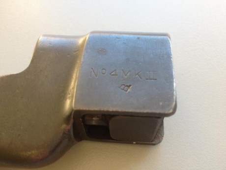 Bayoneta británica de pincho para el fusil de cerrojo Enfield Nº4 MkII.
Esta en muy buen estado y se acompaña 11