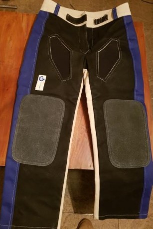 Vendo pantalon de tiro en muy buen estado, por dejar la modalidad. 90€
Talla 52 01