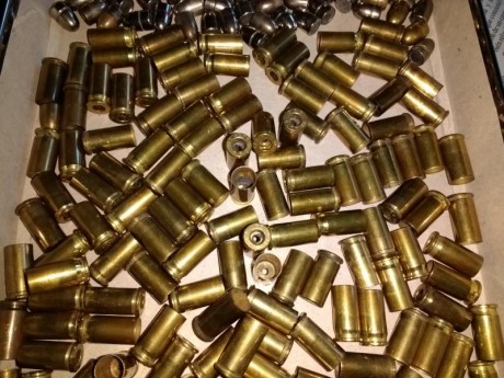 Vendidas se puede cerrar.
170 vainas y 100 puntas calibre 32 acp. 7,65.
Las vainas son de diferentes marcas 01