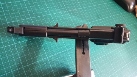 Arma en perfecto estado con dos cargadores, recambios, caja original, tres juegos de cachas original, 50