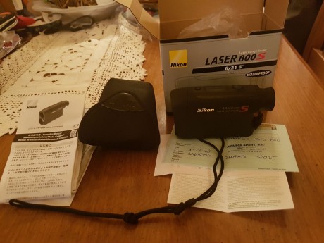 Un amigo vende un telemetro Nikon modelo 800 S. Esta en perfecto estado ya que apenas lo ha usado. Tiene 01