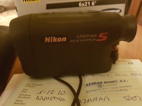 Un amigo vende un telemetro Nikon modelo 800 S. Esta en perfecto estado ya que apenas lo ha usado. Tiene 00