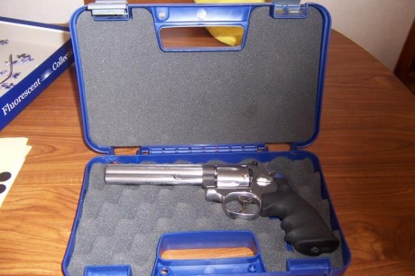 Se vende este revolver Smith Wesson cal 357 Magnun - 38 Spcial , se puede ver en el campo de tiro de Aizoain 01