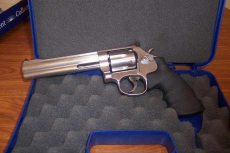 Se vende este revolver Smith Wesson cal 357 Magnun - 38 Spcial , se puede ver en el campo de tiro de Aizoain 00