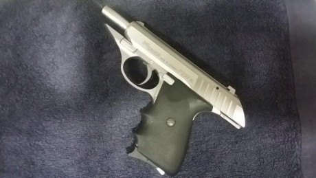 Vendo pistola Sig Sauer 9 corto  guiada con licencia F
Es una maravilla de arma, robusta y bastante precisa 00