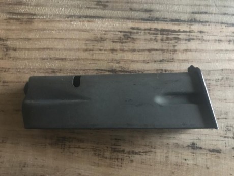 Vendo cargador doble hilera de 9mm . No sé a que pistola pertenece , le llegó por error a un amigo en 01