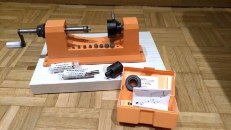 Vendo Recortador de vainas universal de Lymann, se incluye asimismo el neck turner externo.

Todo el equipo 02