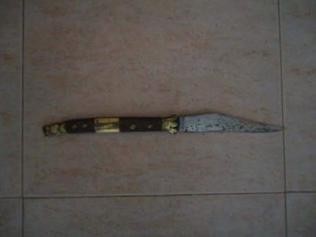 Tengo esta navaja desde hace más de 40 años, y necesito identificarla, para poner a la venta.
También 00