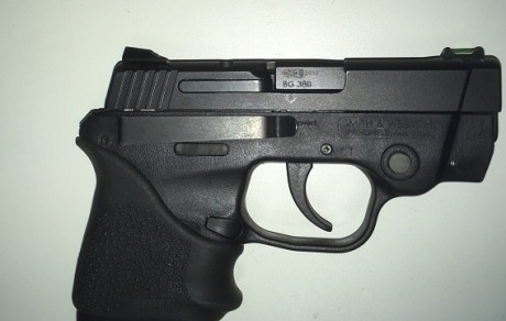 Pongo a la venta pistola, Smith and Wesson, modelo Bodydyguard .380 con laser, calibre 380/9 Corto, el 00