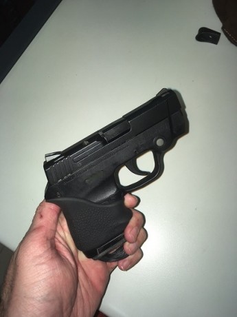 Pongo a la venta pistola, Smith and Wesson, modelo Bodydyguard .380 con laser, calibre 380/9 Corto, el 11