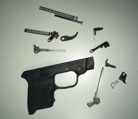 Pongo a la venta pistola, Smith and Wesson, modelo Bodydyguard .380 con laser, calibre 380/9 Corto, el 21