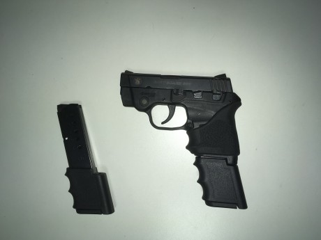 Pongo a la venta pistola, Smith and Wesson, modelo Bodydyguard .380 con laser, calibre 380/9 Corto, el 30