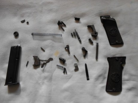 saludos:vendo despiece de pistola star F olimpic por 40  euros completo  ,   cachas solas 20 euros ,  00