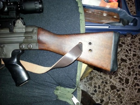 Mi tio se deshace de esta joya y se la pongo en anuncio.
Pide 700 € con tres cargadores y algunos recambios. 01