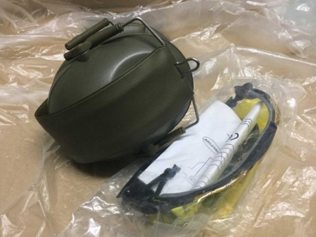 TODO VENDIDO
Oferta, nuevo a estrenar, cascos y protección ocular:
1-Casco plegable negro y gafas de protección, 01