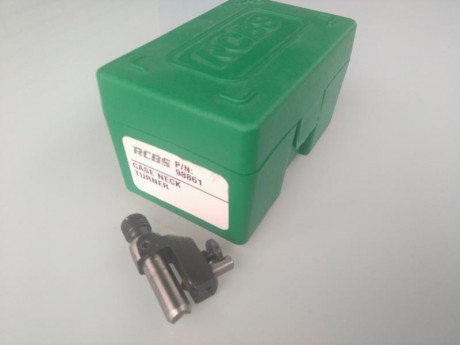 Vendo Neck turner de RCBS.  Sirve para rebajar el grosor del cuello de la vaina y se coloca en el trimer. 00