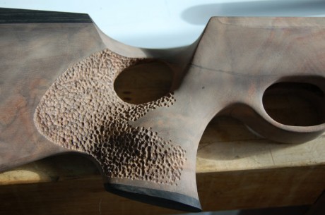 Hola compañeros quiero pintar una culata de una carabina de negro mate
Para disimular un empalme del pistolet
Me 41