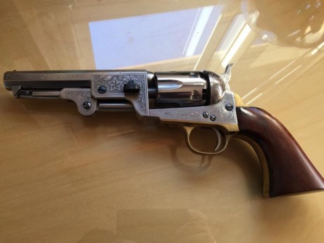 Buenas pongo en venta este revolver, es un Colt Sheriff del calibre.36. Está sin usar. Lo dejo en 325€ 02