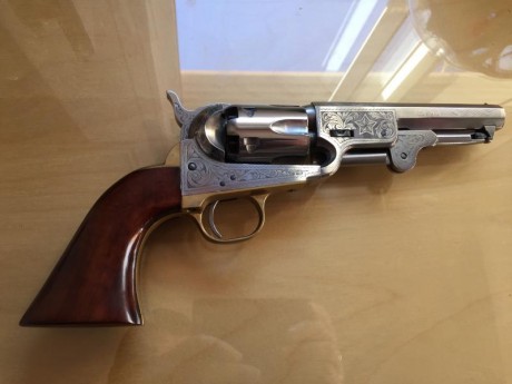 Buenas pongo en venta este revolver, es un Colt Sheriff del calibre.36. Está sin usar. Lo dejo en 325€ 01