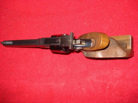 Revolver Manurhin Calibre 32 con 3 juegos de empuñaduras. 800€
TFNO.:  924 111 909. 00
