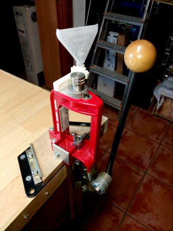 En venta una prensa LEE  Challenger Breech Lock como nueva (ver fotos)
Incluyo el Kit de empistonar Small 00