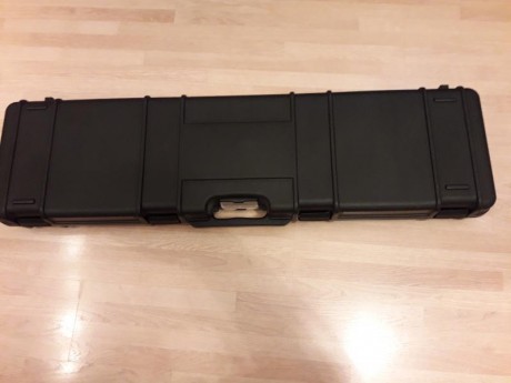 Vendo maleta rígida para rifle con visor..Yo concretamente transportaba un remington 700 con visor.
Las 02