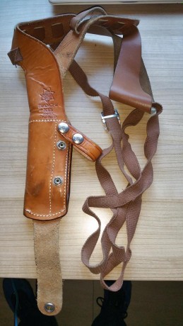 Vendo estas fundas, alguna MUY ANTIGUA, lo que ahora se llamaría vintage.La Bianchi tiene más de treinta 01