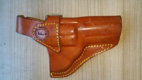 Vendo estas fundas, alguna MUY ANTIGUA, lo que ahora se llamaría vintage.La Bianchi tiene más de treinta 00