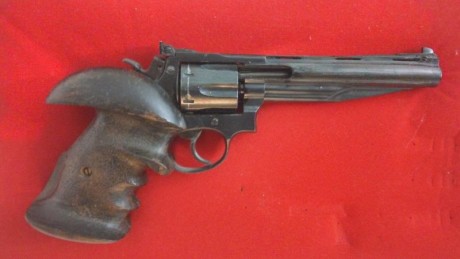 Hola.
Vendo revolver de competición Llama modelo Rubi calibre 38 SPL, con certificado del Banco Oficial 00