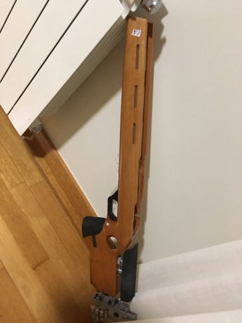 Hola. 
Un compañero del club  pone a la venta el siguiente material,
Culata de madera de nogal para sistemas 32