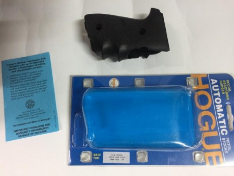 Se venden cachas hogue 30€ , cargador 30€ y funda safariland 35€ .
 Gastos de envío aparte. Para sig Sauer 00