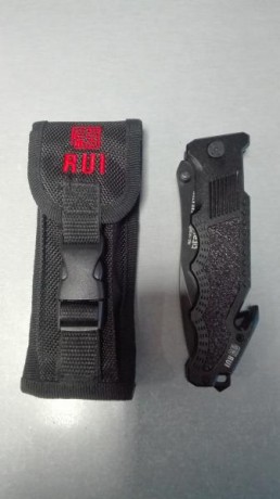 Se vende cuchillo navaja táctica RUI impecable, hoja de titanio con sierra, empuñadura ergonómica con 10