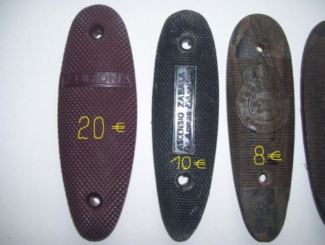 Hola
vendo varias cantoneras de plastico , en pasta y una metalica de Remington , para escopetas y rifles
los 01