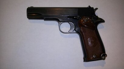 VENDIDA :vacaciones^:  pistola marca STAR cal 9C (380), dos cargadores de 8 balas.  precio 60 euros negociables 00