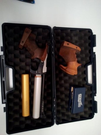 Vendo Tesro PA 10 con 2 botellas.
Enpuñadura zurdo talla M. 
Empuñadura diestro talla S.
maletin e herramientas. 01