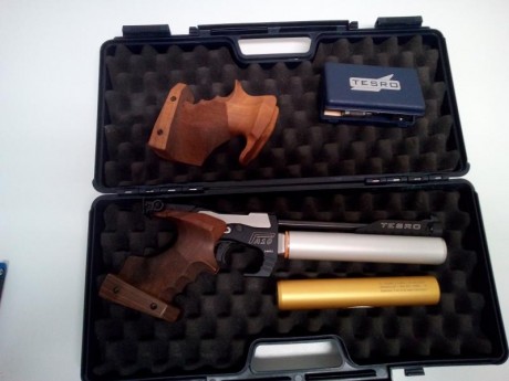 Vendo Tesro PA 10 con 2 botellas.
Enpuñadura zurdo talla M. 
Empuñadura diestro talla S.
maletin e herramientas. 00