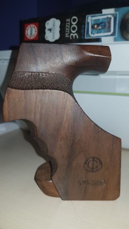 Un compañero del Club vende una empuñadura anatómica original marca WALTHER para pistola GSP talla "M". 02