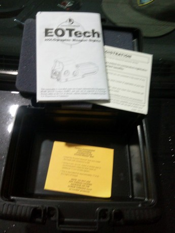 Vendo visor Eotech 512 holografico punto rojo en perfecto estado.  Se vende completo con caja, manual 00