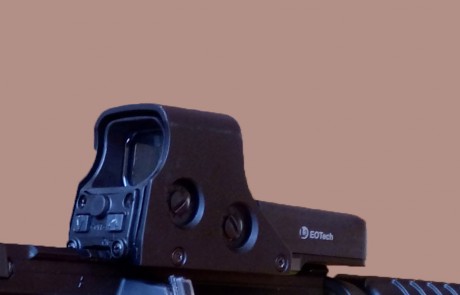 Vendo visor Eotech 512 holografico punto rojo en perfecto estado.  Se vende completo con caja, manual 10
