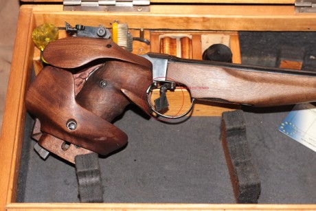 Vendo magnifica pistola libre de la marca TOZ, con la caja y todos los componentes originales.
Talla M
Perfecto 01