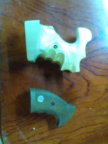 Pues eso
Dos cachas para mr73 
La anatomica es artesanal. Mediana Tirando a pequeña
110 € las dos
Wasap 02