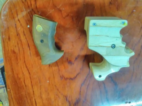 Pues eso
Dos cachas para mr73 
La anatomica es artesanal. Mediana Tirando a pequeña
110 € las dos
Wasap 00