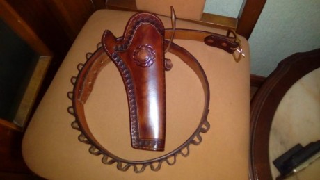 Vendo funda y cinturón( hasta110 cm) 45 Maker sin uso. Pido 90 euros más el coste del envío, si se recoge 00