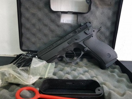 MI PADRE Y YO NOS VENDEMOS TODAS LAS ARMAS PORQUE DEJAMOS EL TIRO,TENEMOS PISTOLAS SIN ESTRENAR,ALGUNAS 20
