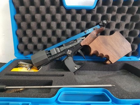 MI PADRE Y YO NOS VENDEMOS TODAS LAS ARMAS PORQUE DEJAMOS EL TIRO,TENEMOS PISTOLAS SIN ESTRENAR,ALGUNAS 40