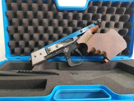 MI PADRE Y YO NOS VENDEMOS TODAS LAS ARMAS PORQUE DEJAMOS EL TIRO,TENEMOS PISTOLAS SIN ESTRENAR,ALGUNAS 50