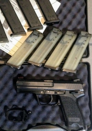Se vende HK USP CUSTOM SPORT, impecable. 
Calibre 9 parabellum, con ocho cargadores.
Se puede ver y probar 02