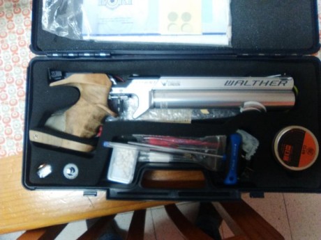 Se vende esta pistola que pertenecia a un amigo que ha fallecido , y la familia me ha pedido que se la 01