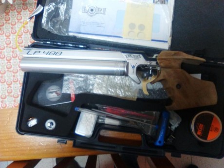 Se vende esta pistola que pertenecia a un amigo que ha fallecido , y la familia me ha pedido que se la 00