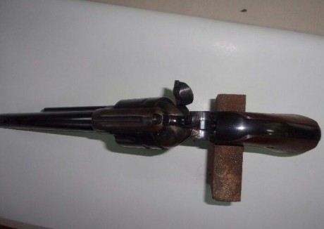 Como dice el enunciado, se pone a la venta un revolver ruger vaquero en 45 lc, el arma es de un compañero 21